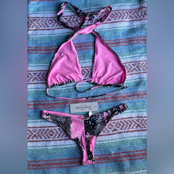 Beach Bunny Swimwear Halter Bikini - Picture 2 of 2